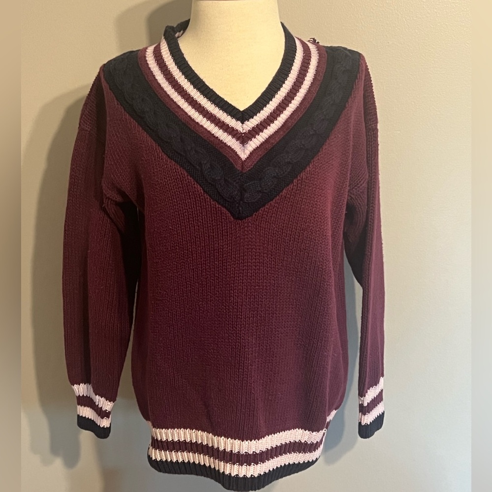 Chic V-Neck Sweater in Purple